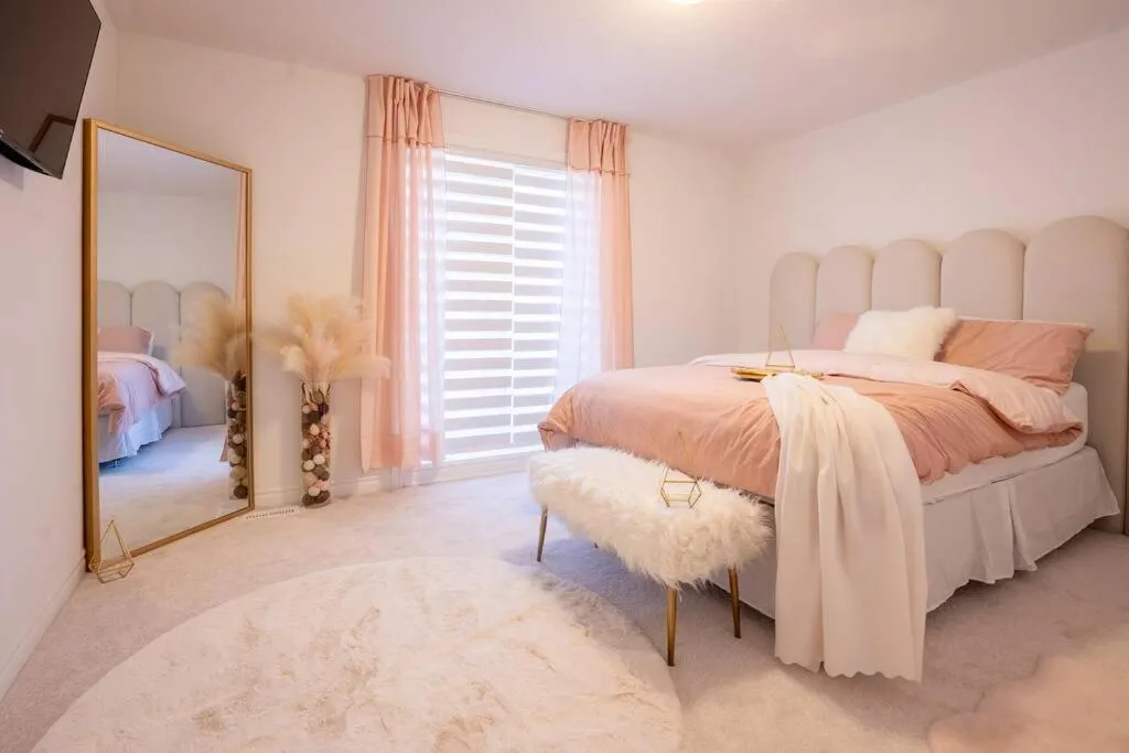 Brand New Cozy, Modern, & Instaworthy House!, hotel in Oshawa