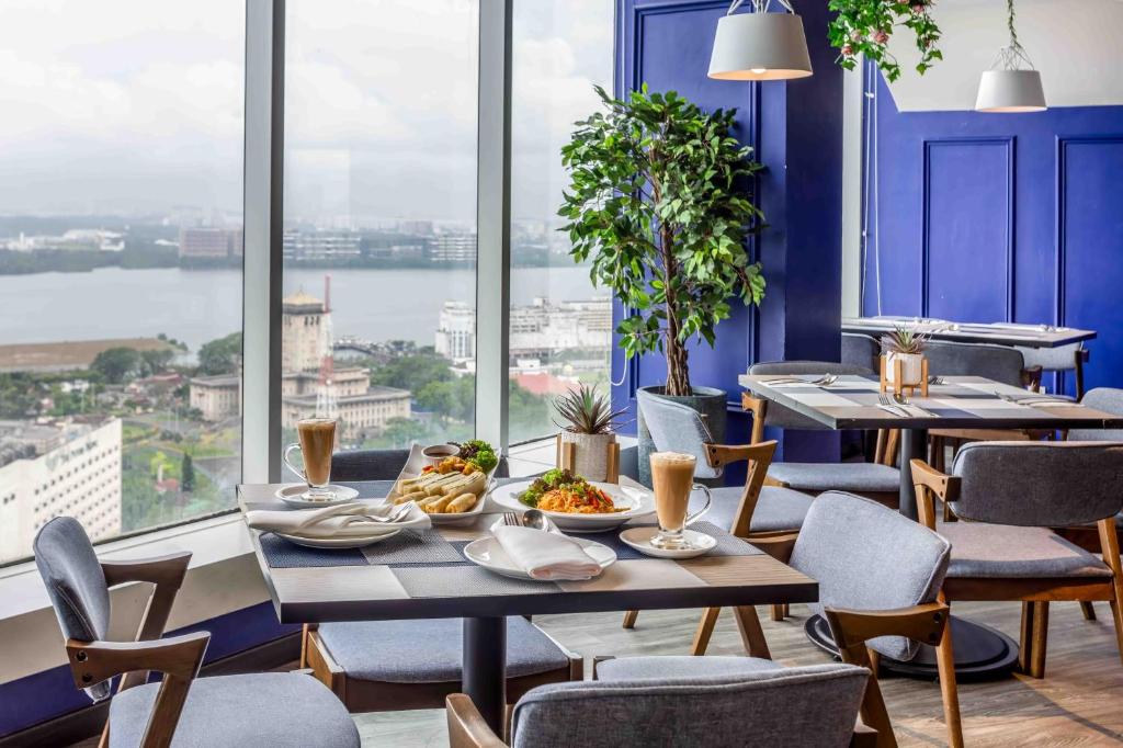 Restaurant, Shama Suasana Johor Bahru (Formerly known as Suasana All Suites Hotels Johor Bahru)  in Johor Bahru