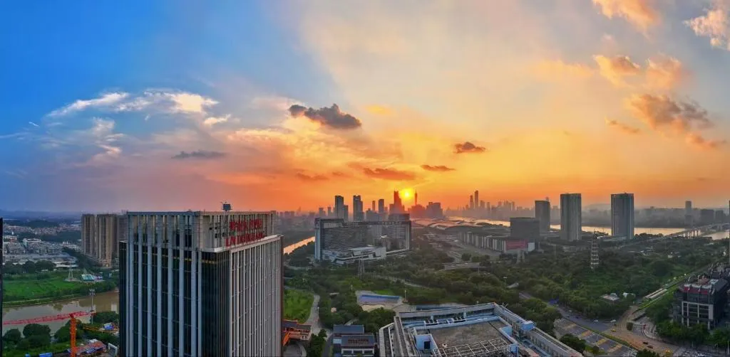 Guangzhou Pazhou LN DongFang Hotel-Free shuttle between hotel and Exhibition Center during Canton Fair & Exhibitor Registration Counter, hotel in Guangzhou