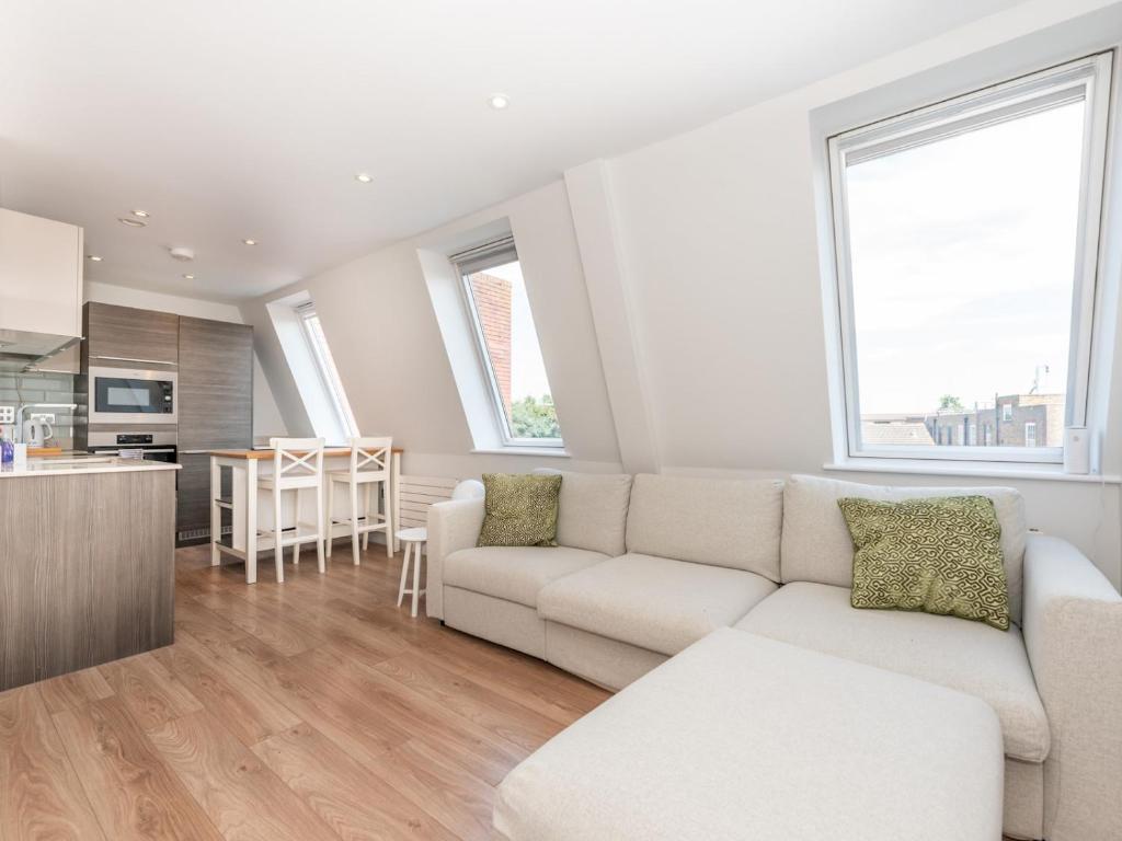 Cosy Central Stylish Apartment in Twickenham Pass the Keys, Twickenham