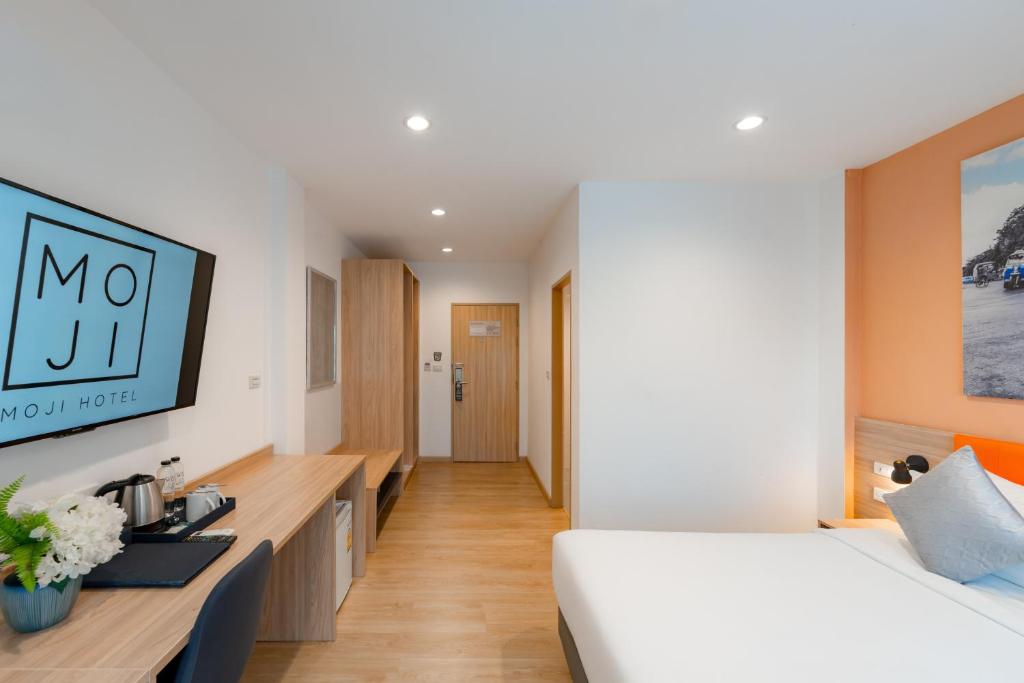 Hotel Room 5