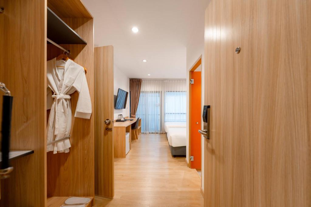 Hotel Room 2