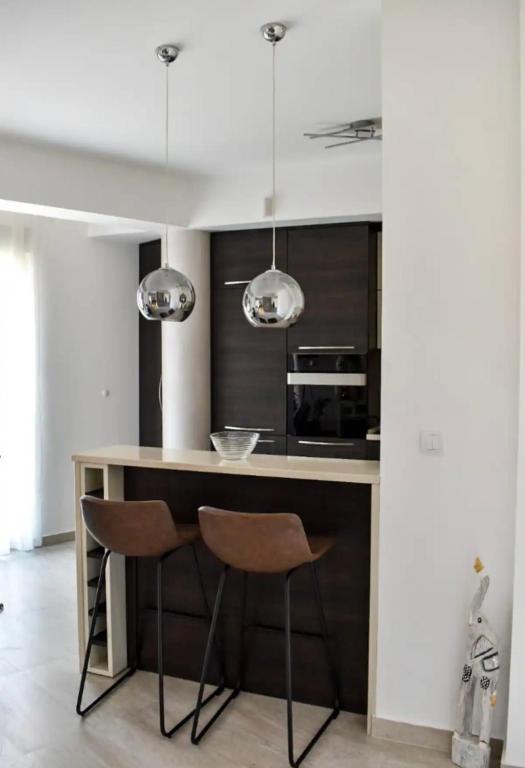 The Golden View, Škaljari