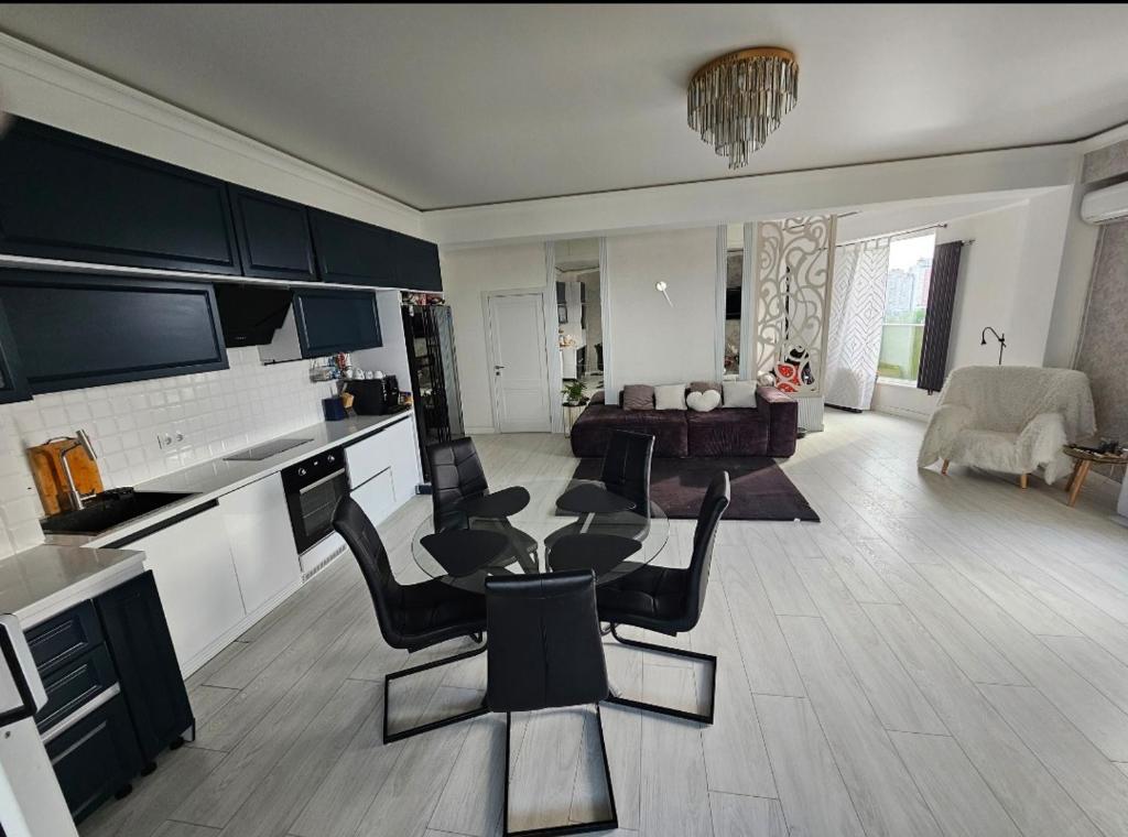 Lux on the centr, Kišiněv