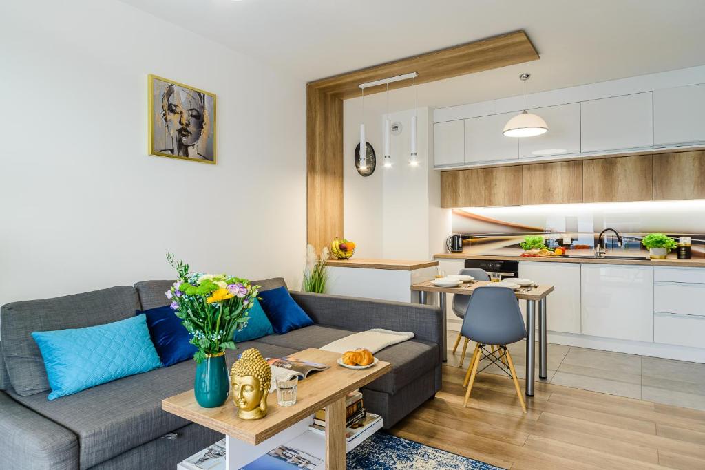 Lumina stylish 3-room apart with balcony, Lodž