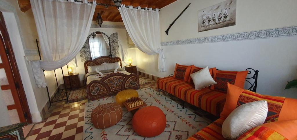 Dar Ynna, As-Sawíra