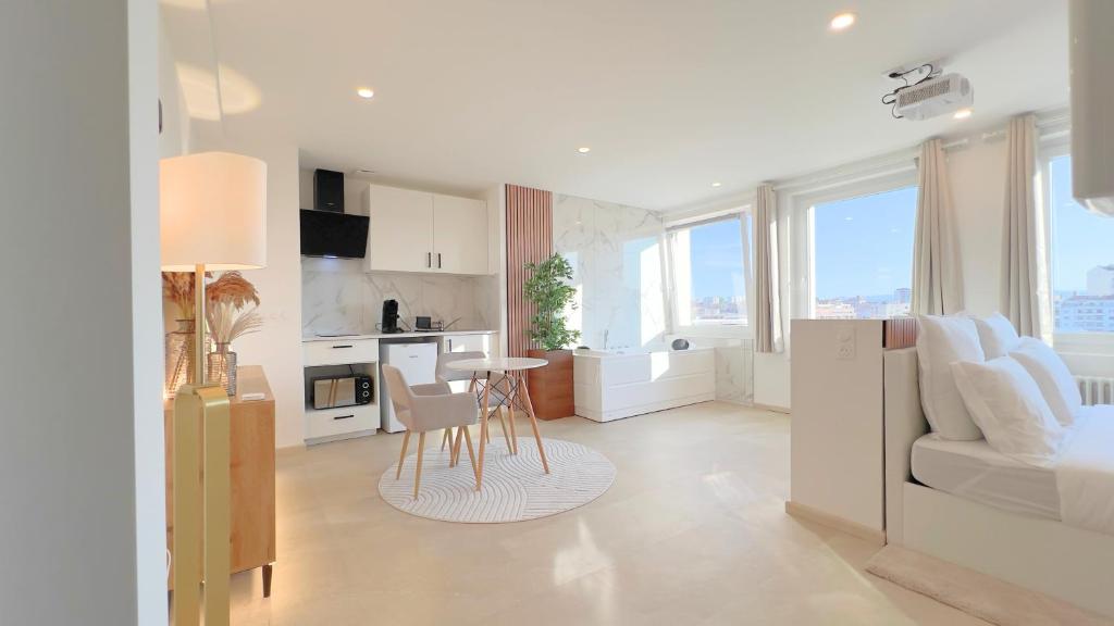 Skyline Suite Premium - CinéSpa & Vue Panoramique - 5