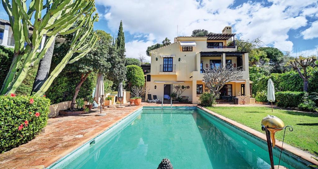 Apartment in elegant villa with pool in Marbella, Marbella