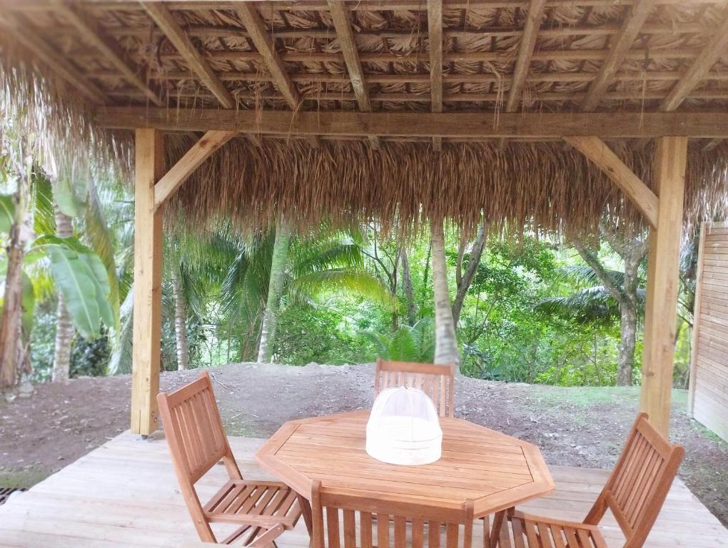 Studio Ti Kaye avec Jacuzzi, Les Trois-Îlets