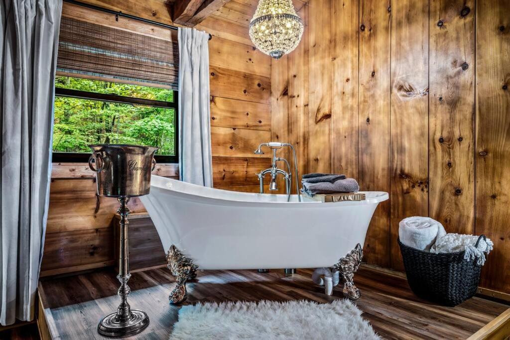 Relaxing Escape, Pigeon Forge