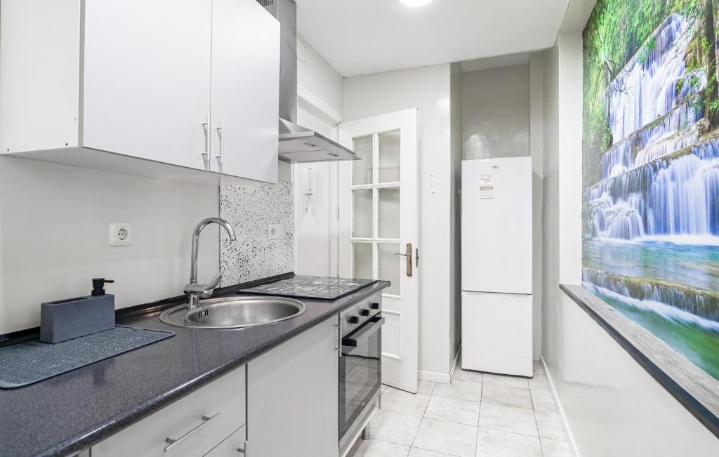 Beautiful Apartment In Fuengirola With Wifi - 5