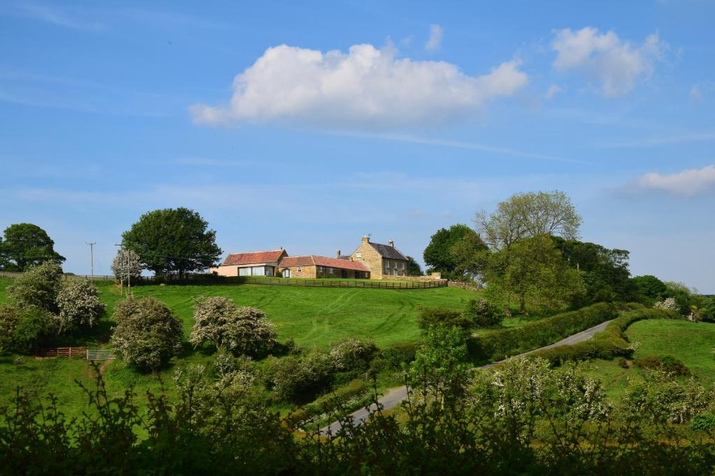 West Acre Lodge, Boltby
