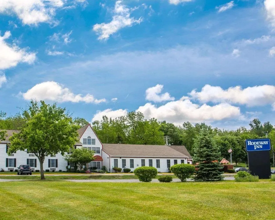 翠湖罗德威旅馆，位于Lakeville的酒店