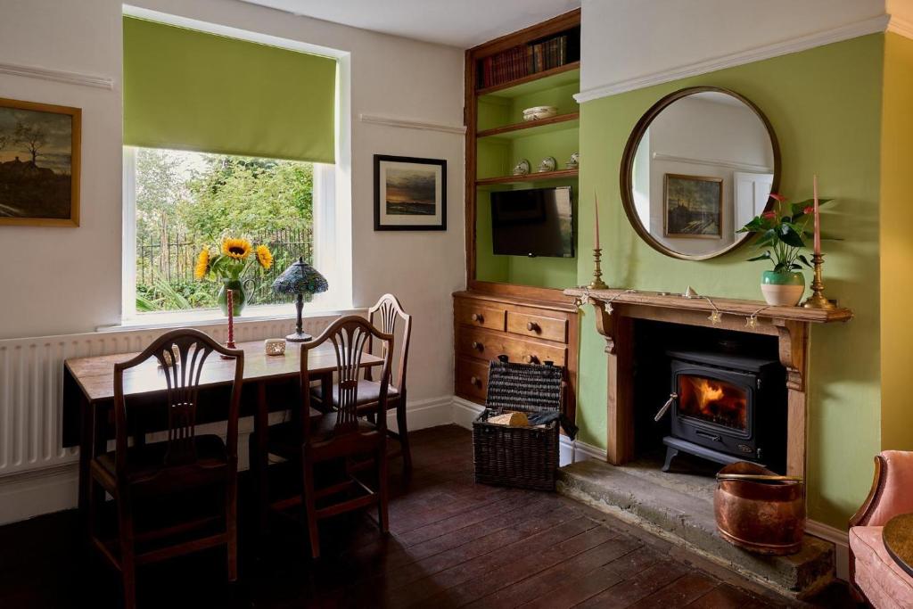 Holmes Cottage in the heart of Haworth, Haworth