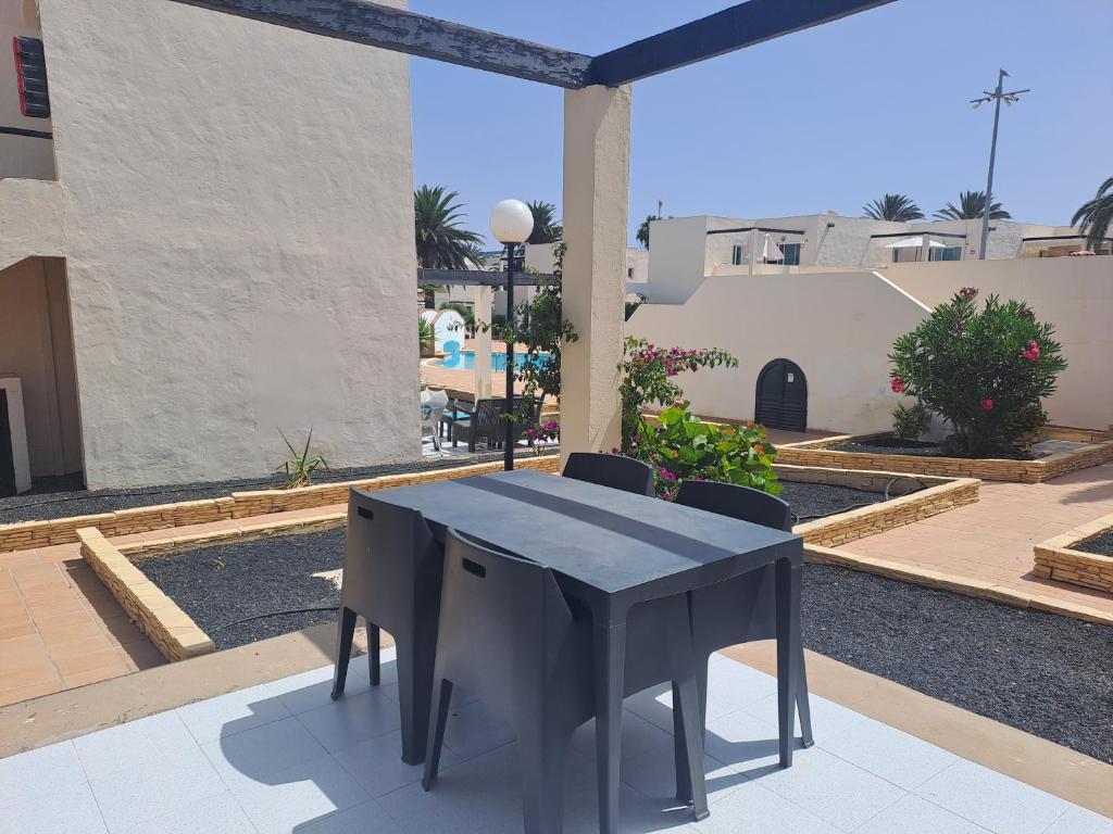 HomeForGuest Apartamento 15 con terraza y piscina en Corralejo - 3