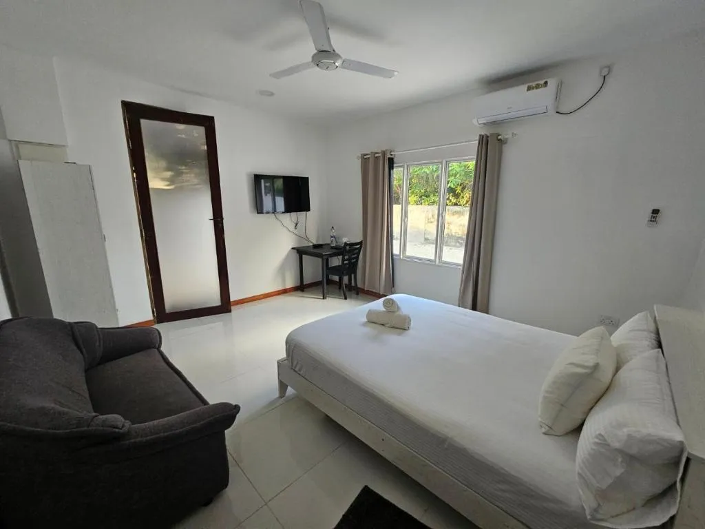 Surf Trip Maldives, Hotel in Thulusdhoo