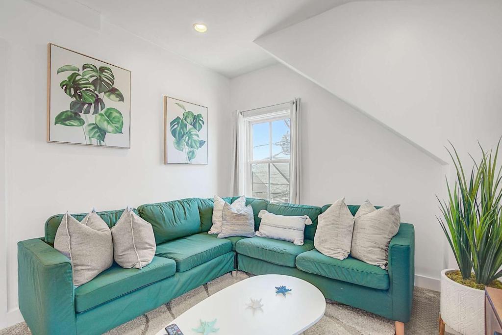 Oasis on Commercial Street w Balcony, Provincetown