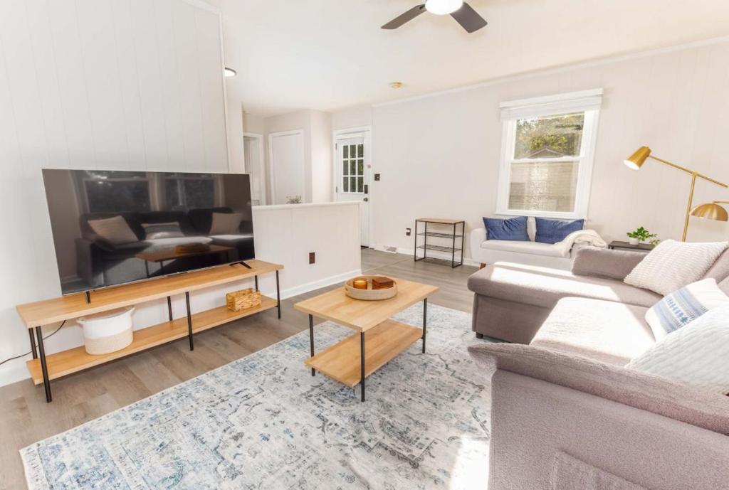 Comfy and Convenient Duplex, Columbia