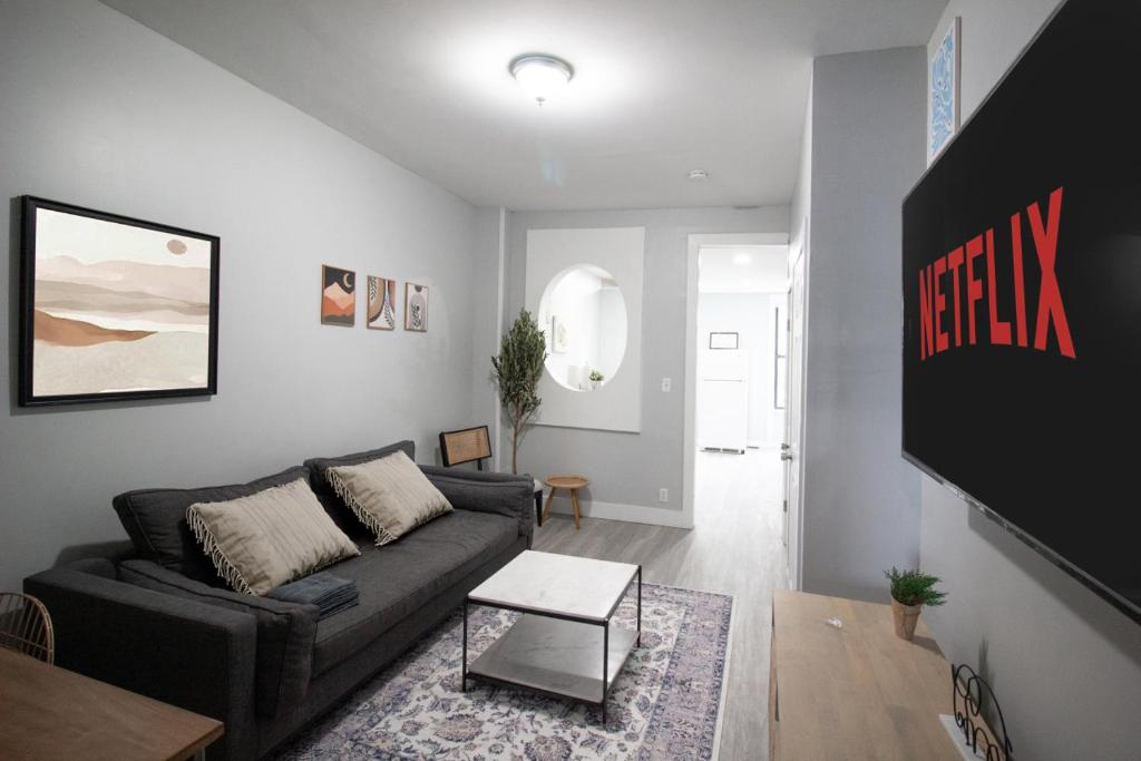 Boho 1-Bedroom Apt 15 Min to Manhattan, Hoboken