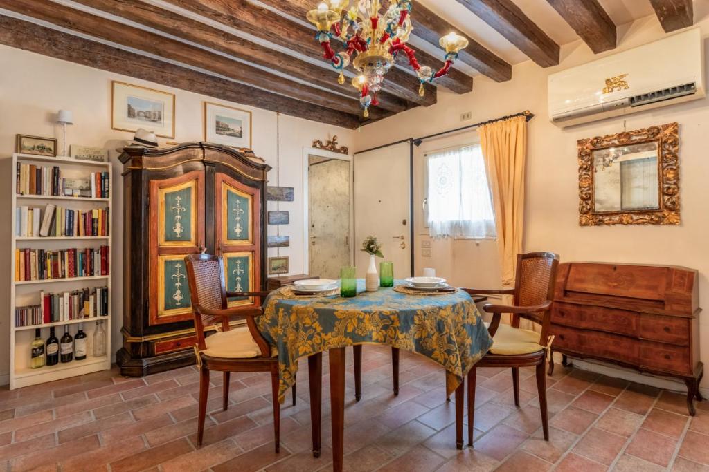 Zero Stairs + Canal View, Benátky