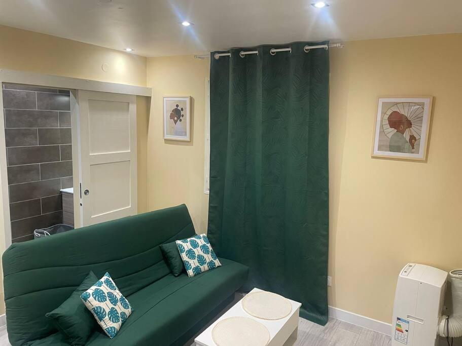 Studio refait à neuf - Coté cour, Évian-les-Bains