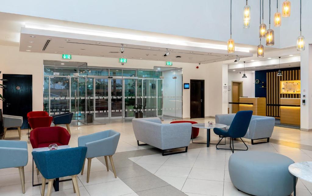 ホリデイ イン エクスプレス ドバイ ジュメイラ バイ IHG (Holiday Inn Express Dubai, Jumeirah By IHG) 外観