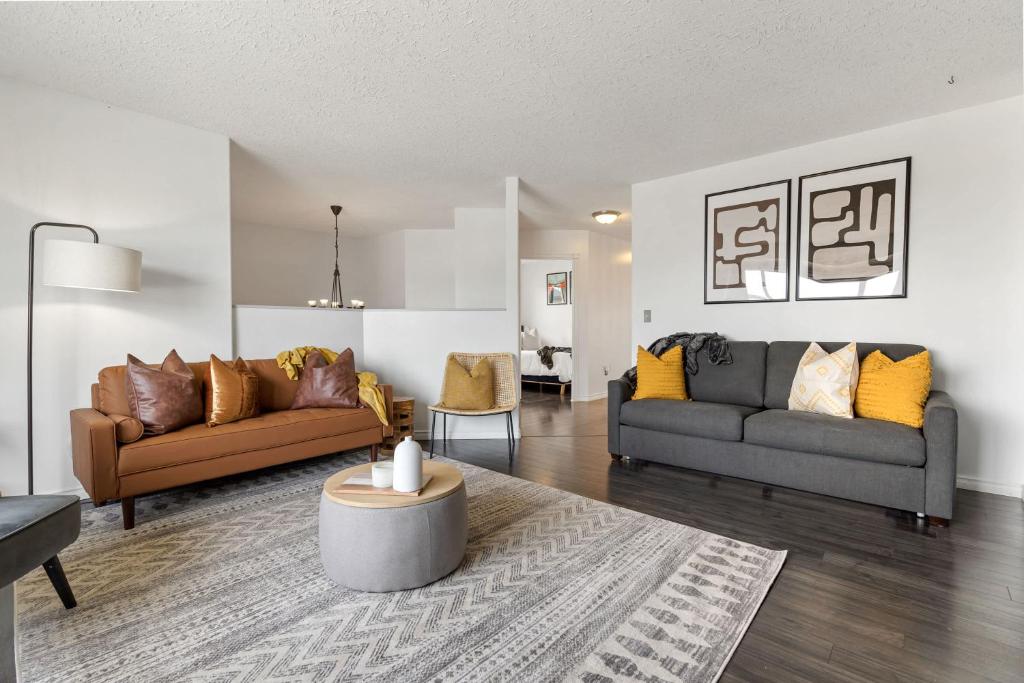 Dino Roar I Sleeps 12 I New, Drumheller