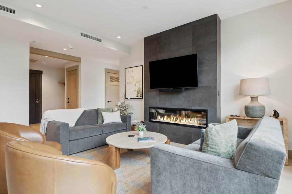 One Riverfront Condo 207 by East West Hospitality, Avon