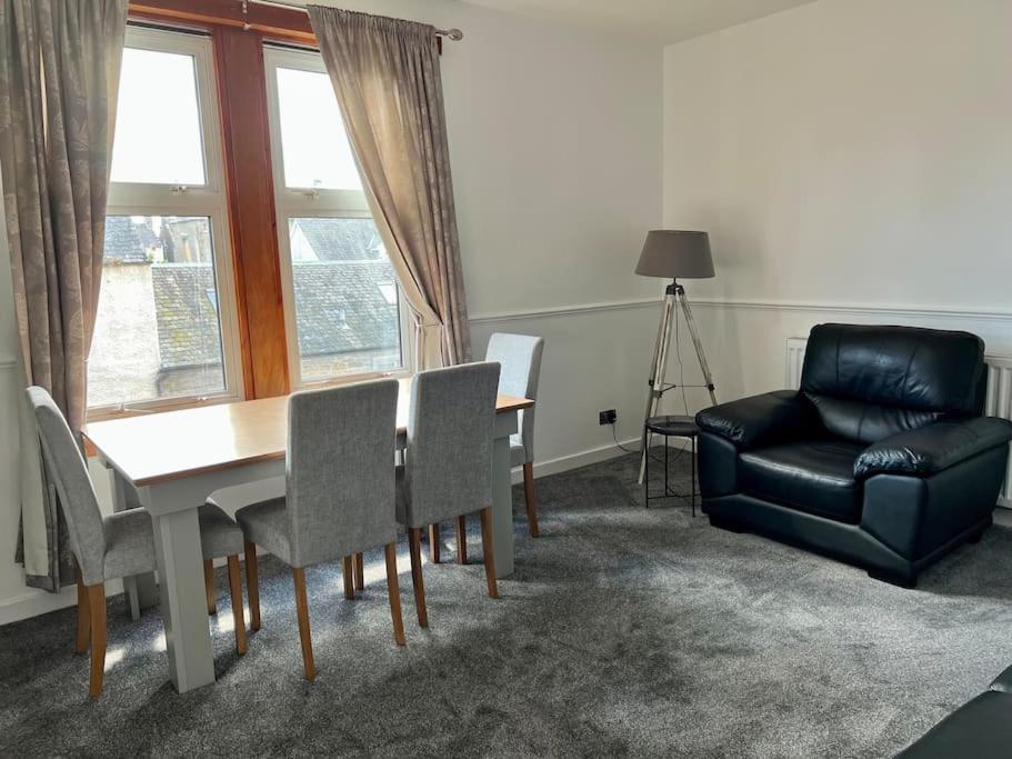 Charming Seaside home Sleeps 4 with free parking, Broughty Ferry