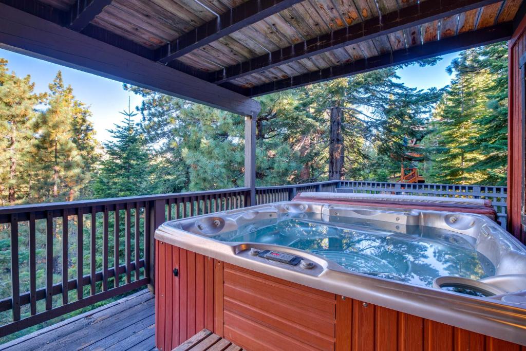 Game Rooms, Sauna and Decks South Lake Tahoe Home, South Lake Tahoe
