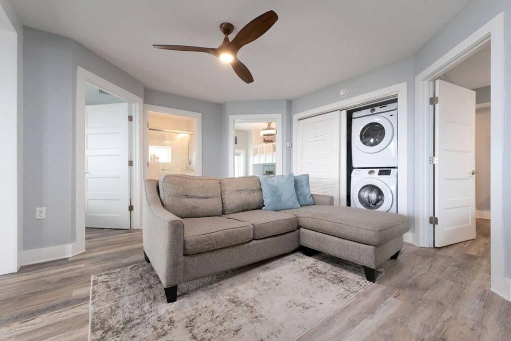 Be A Nomad - Ocean Front Bottom Stylish Unit, Neptune Beach