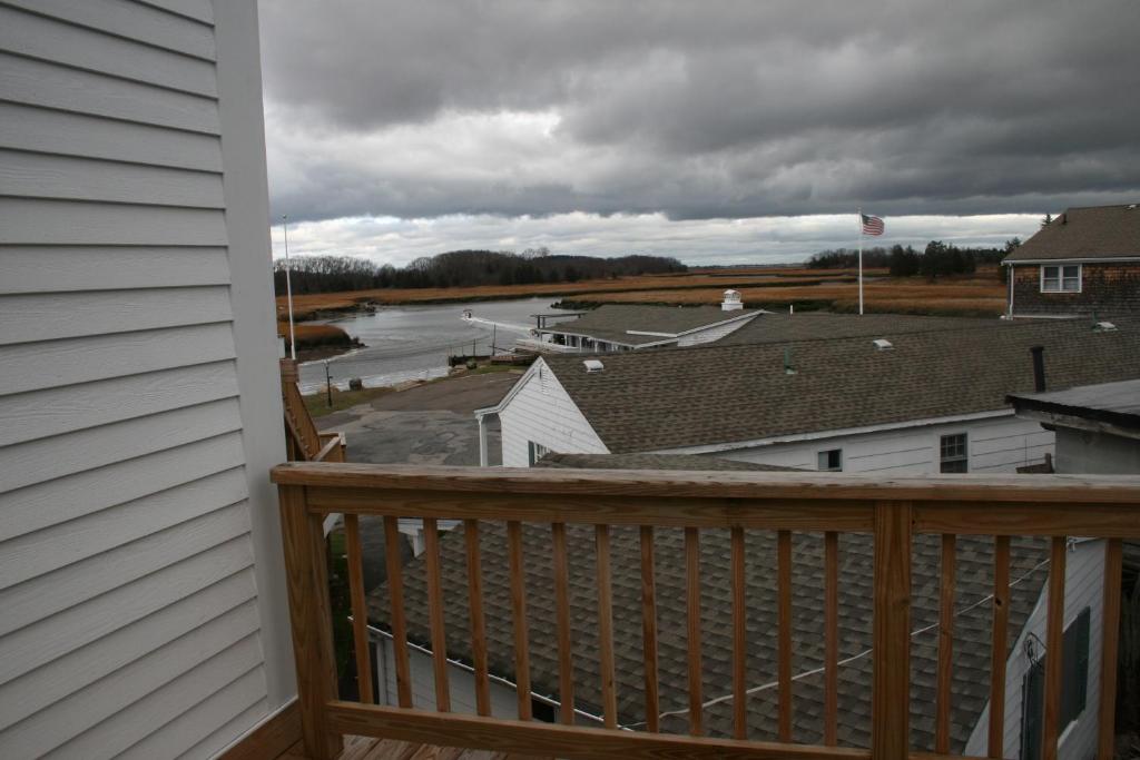 Shea's Riverside Inn & Motel photo