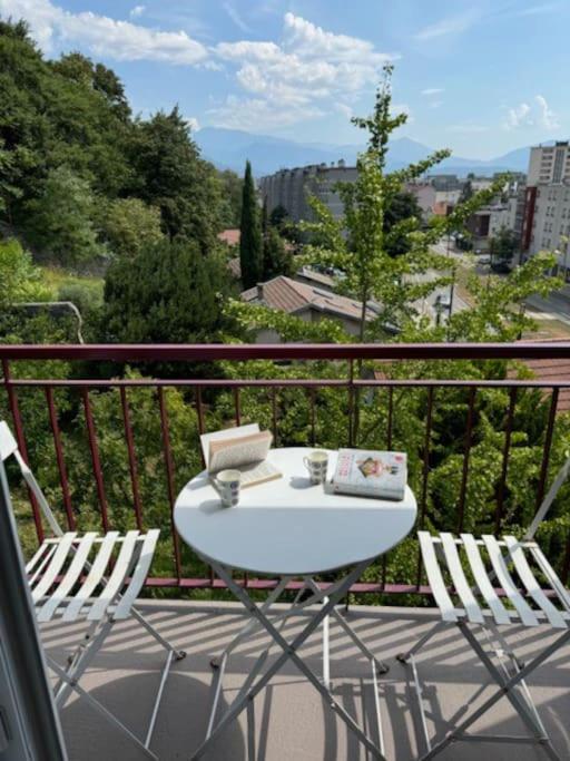 Appartement calme avec vue à 20 minutes de la gare, Saint-Égrève
