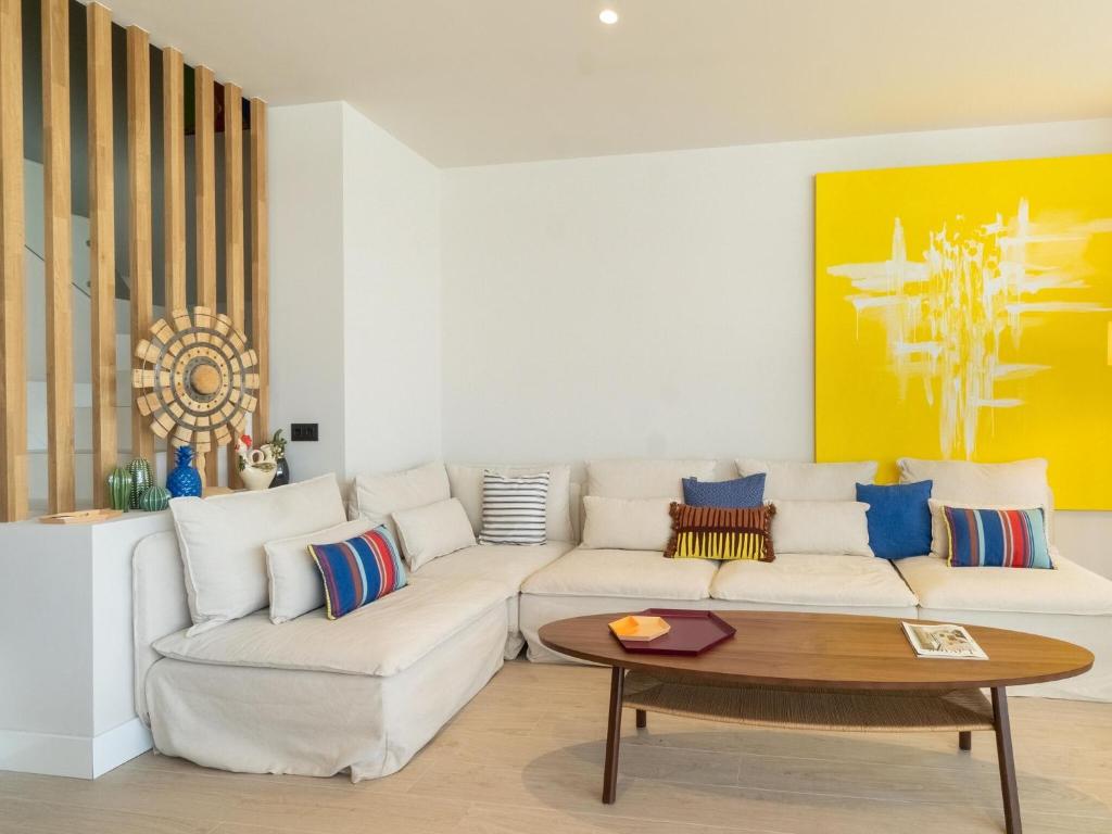 Sunny Villa by Platja Ardiaca - 3