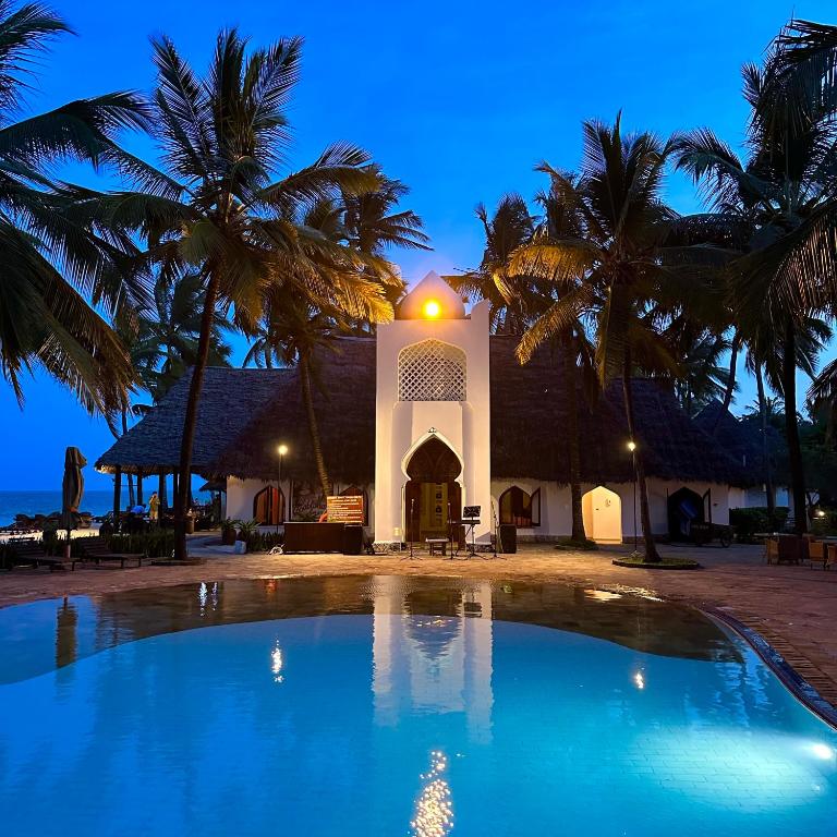 Sultan Sands Island Resort & Spa — Swimming pool in Kiwengwa, Zanzibar North
