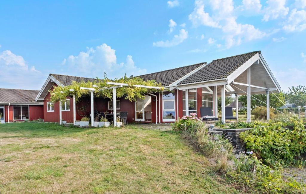 Nice Home In Bogø By With Wifi, Bogø By