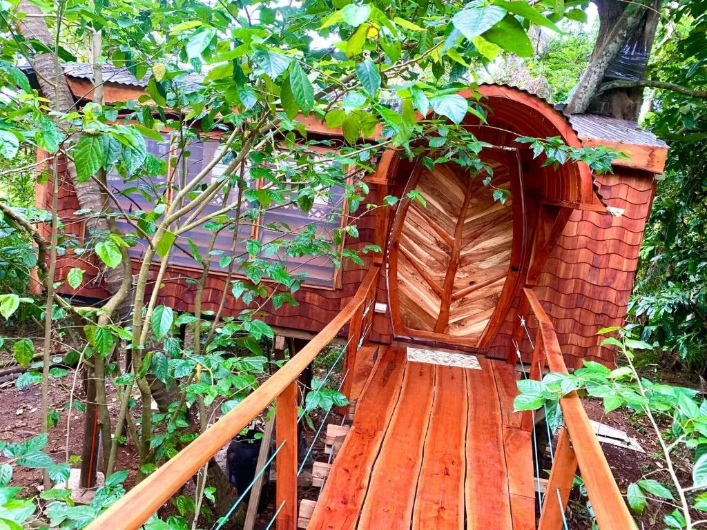 Tukulolo Treehouses, hotell sihtkohas Makaunga