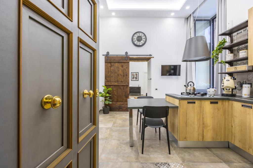 Industrial Apartment 2 Camere 2 Bagni Palazzo Mormando Napoli Centro Storico - 1