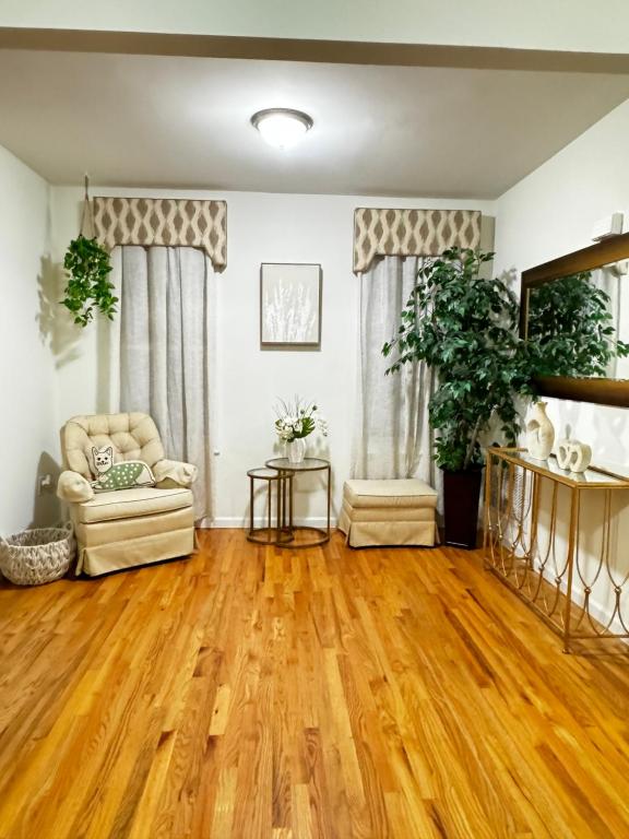 Private 1st floor Apartment - Only 5 min Away from Newark Airport and 30 min to NYC, Elizabeth