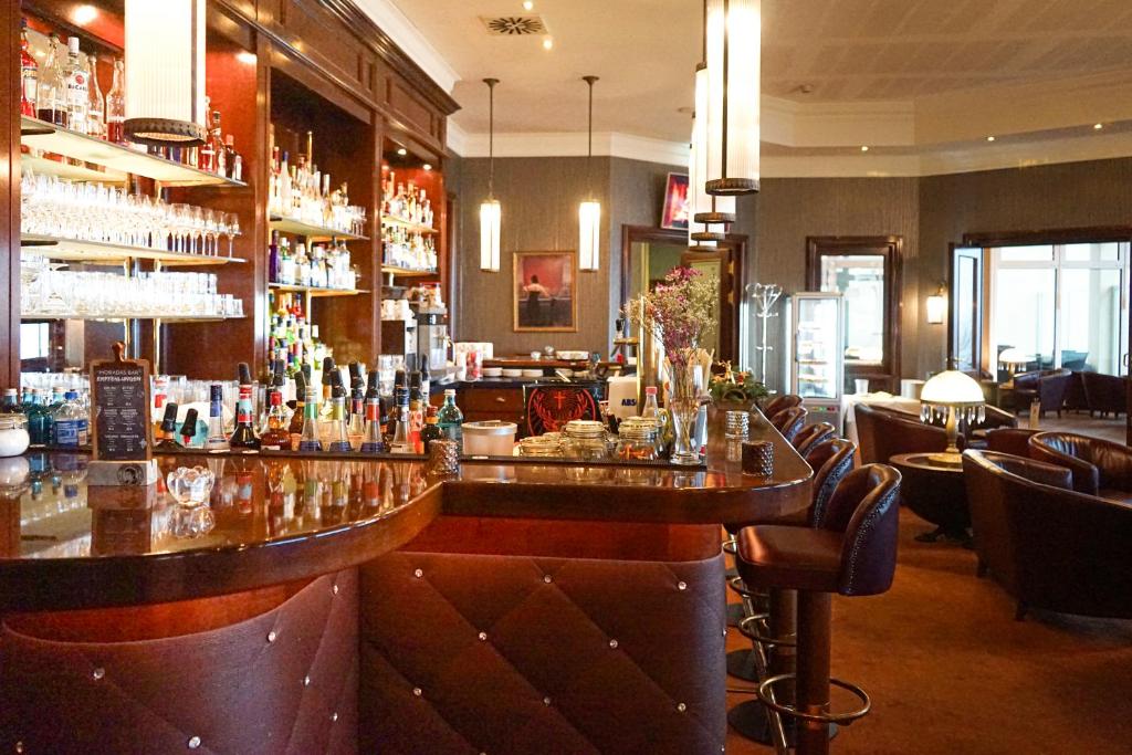 Bar/ Salón