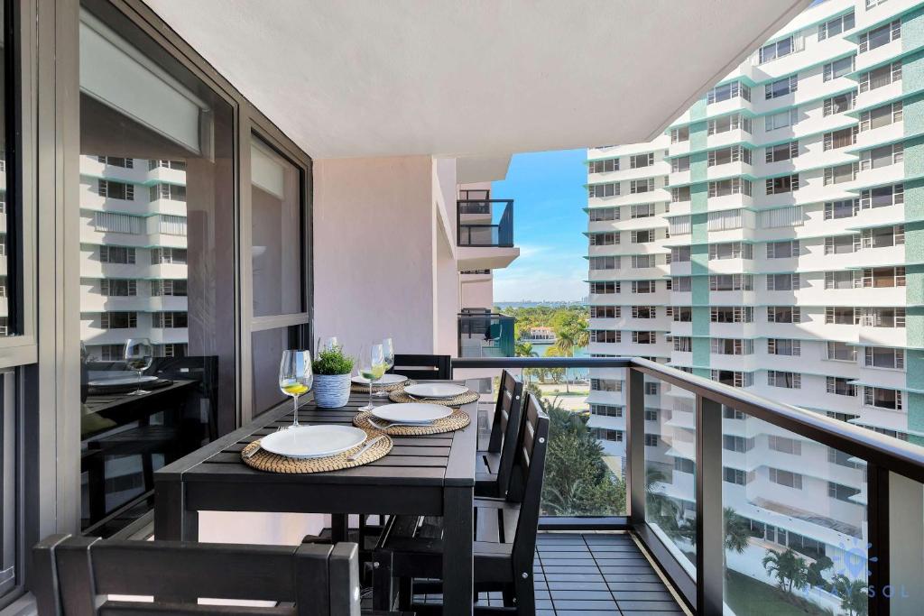 2BR Pool Ocean View, Miami Beach