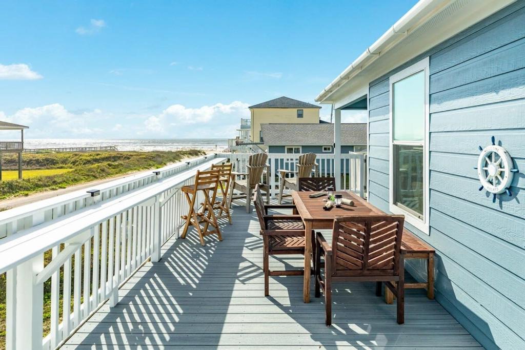 Sunset Sanctuary - Adorable Beach Bungalow with Gorgeous Gulf Views!, Surfside Beach
