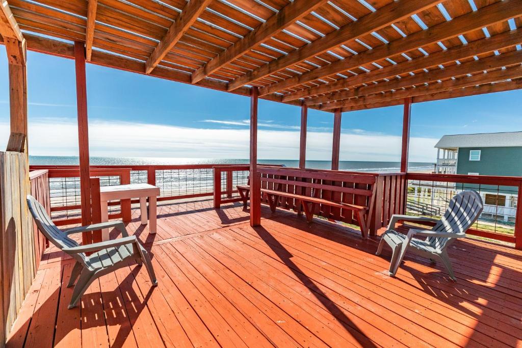 Unobstructed Oceanfront SAND DOLLAR Unit 7 Beach Pad!, Surfside Beach