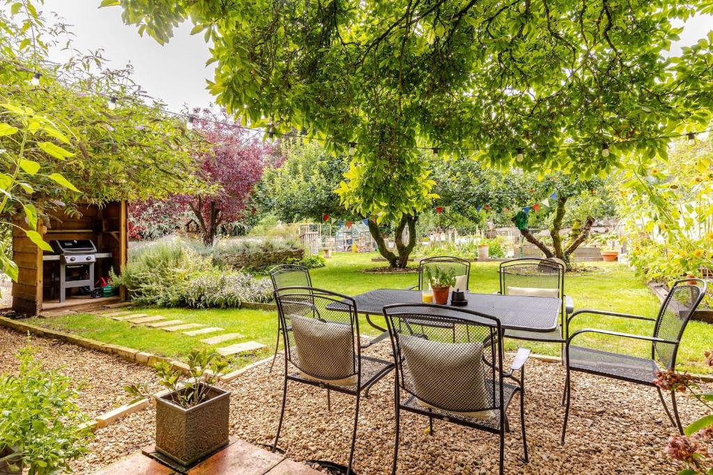 Spacious Country Cottage, Westwood photo 7