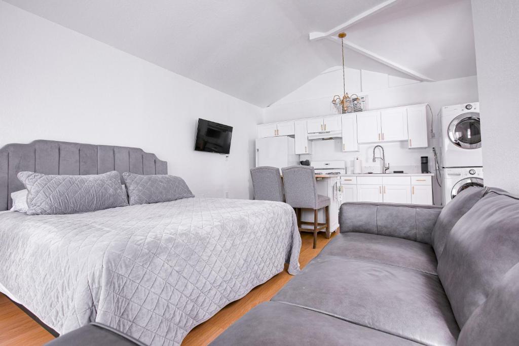 Cozy Private Studio in Granada Hills Near CSUN, Universal, Mission Hills