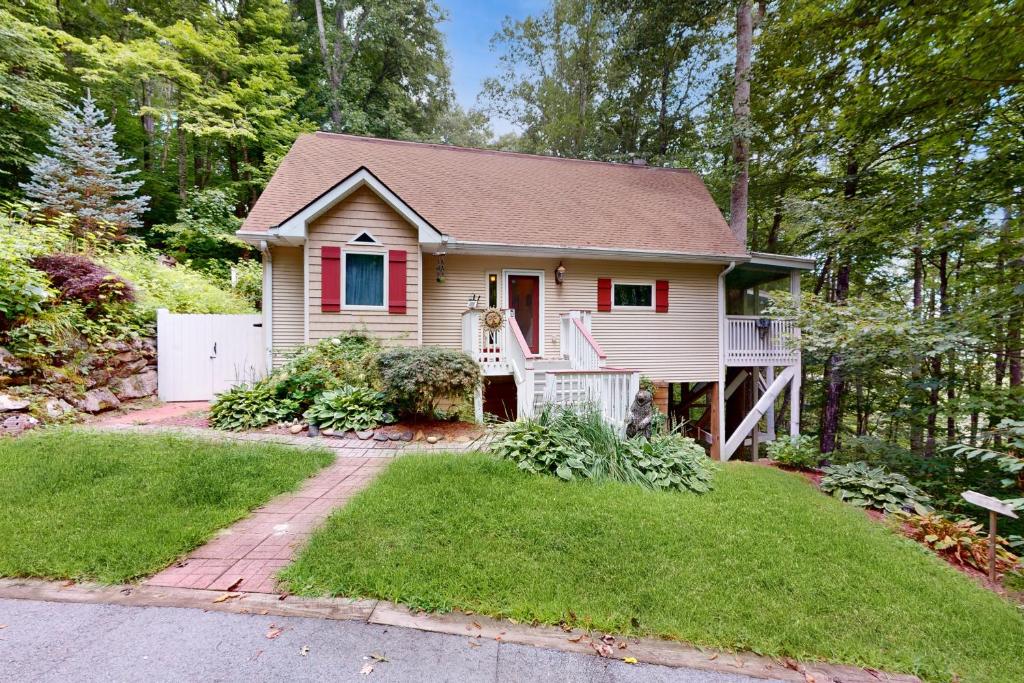 Dizzy Den, Cullowhee