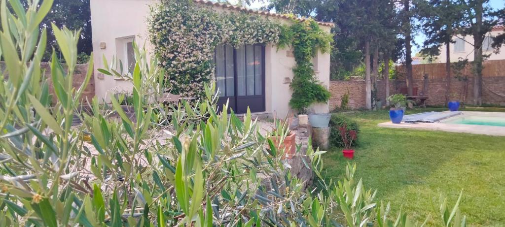 Gite LA DEPENDANCE, Le Cailar