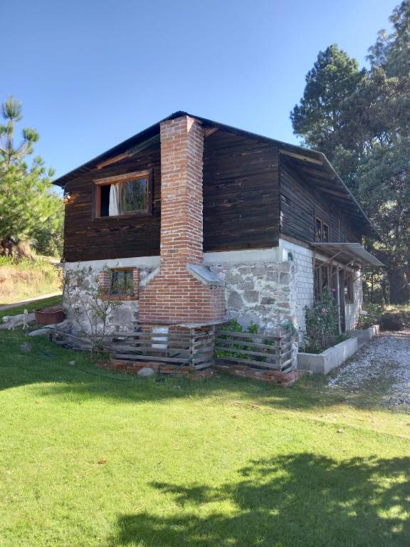 Cabañas Montebello, Cruz de Madroño