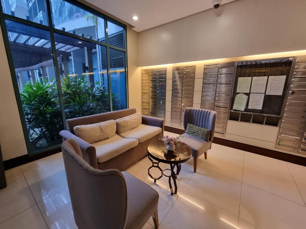 Palm Tree Studio Condo  at Manila Airport by Beth