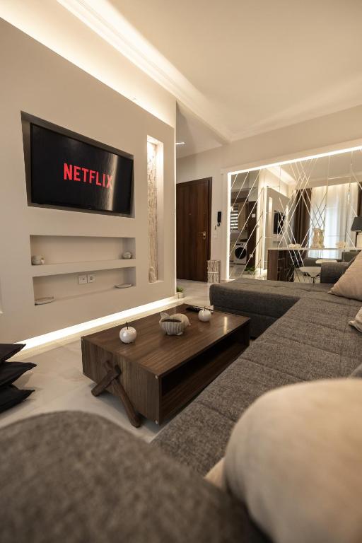 ''Mirroring'' by InFox Suites, Soluň